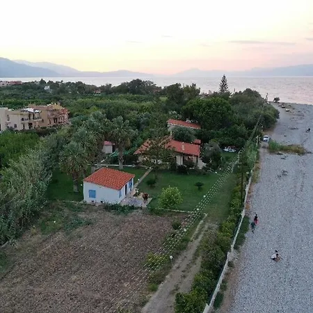 Villa Akrata Nyaraló *