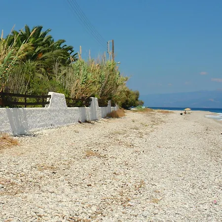 בית נופש Villa Akrata *